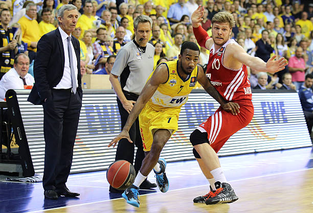 给了对手持 给了对手持